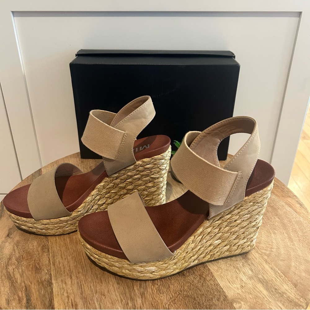 MIA Women's Tan Wedge Platform Espadrille Sandals EUC - Picture 3 of 6